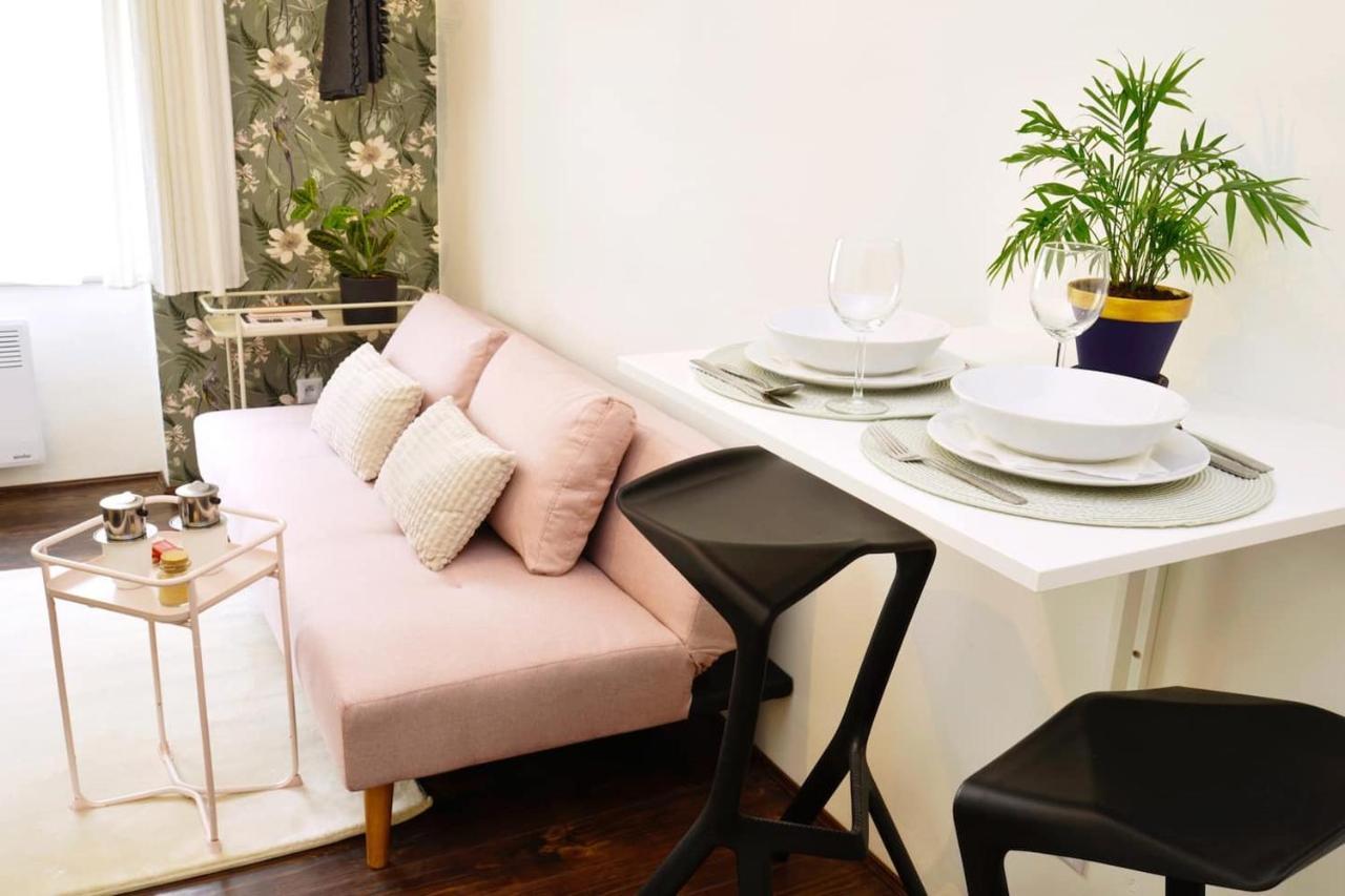 Hradec Králové Lazy Sofa ° Apartment المظهر الخارجي الصورة